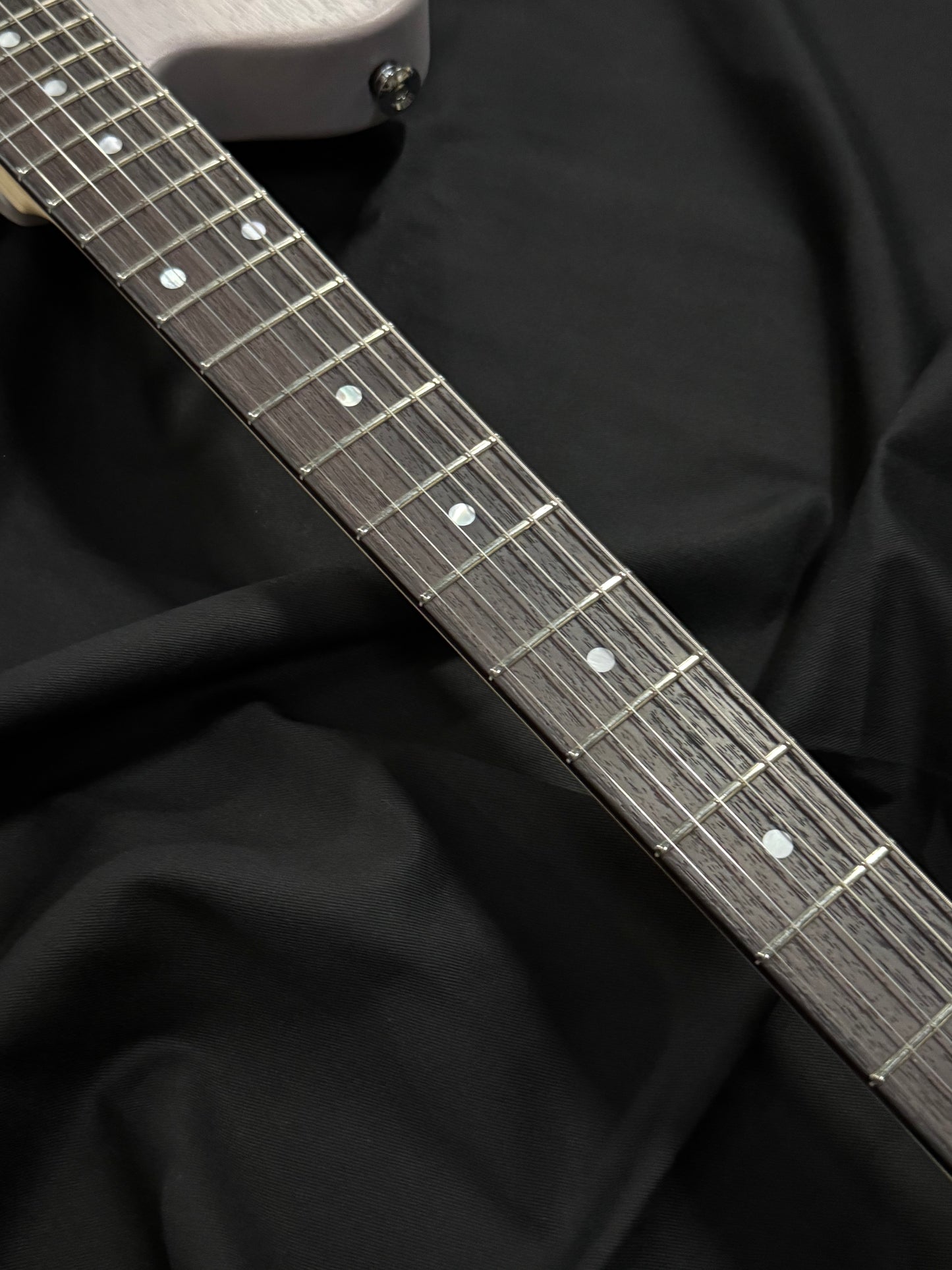 OOPEGG Limited Edition Trailbreaker Special w. G5 Vibrato + Soapbar Humbucker / White Blonde