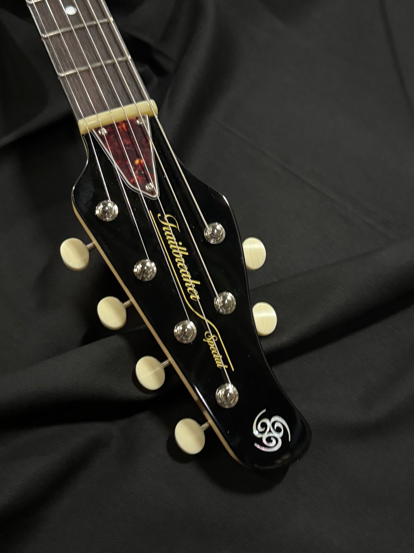 OOPEGG Limited Edition Trailbreaker Special w. G5 Vibrato + Soapbar Humbucker / White Blonde