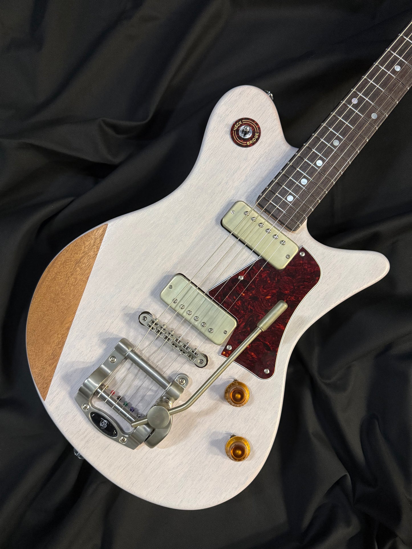 OOPEGG Limited Edition Trailbreaker Special w. G5 Vibrato + Soapbar Humbucker / White Blonde