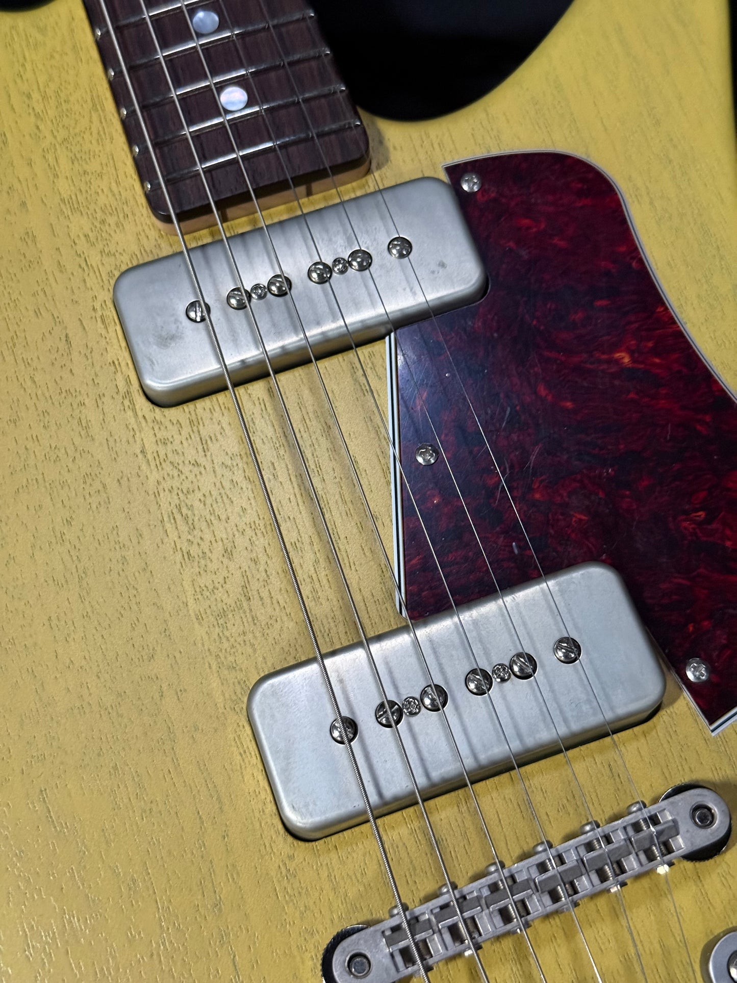 OOPEGG Limited Edition Trailbreaker Special w. G5 Vibrato + P90 / Limed Mahogany